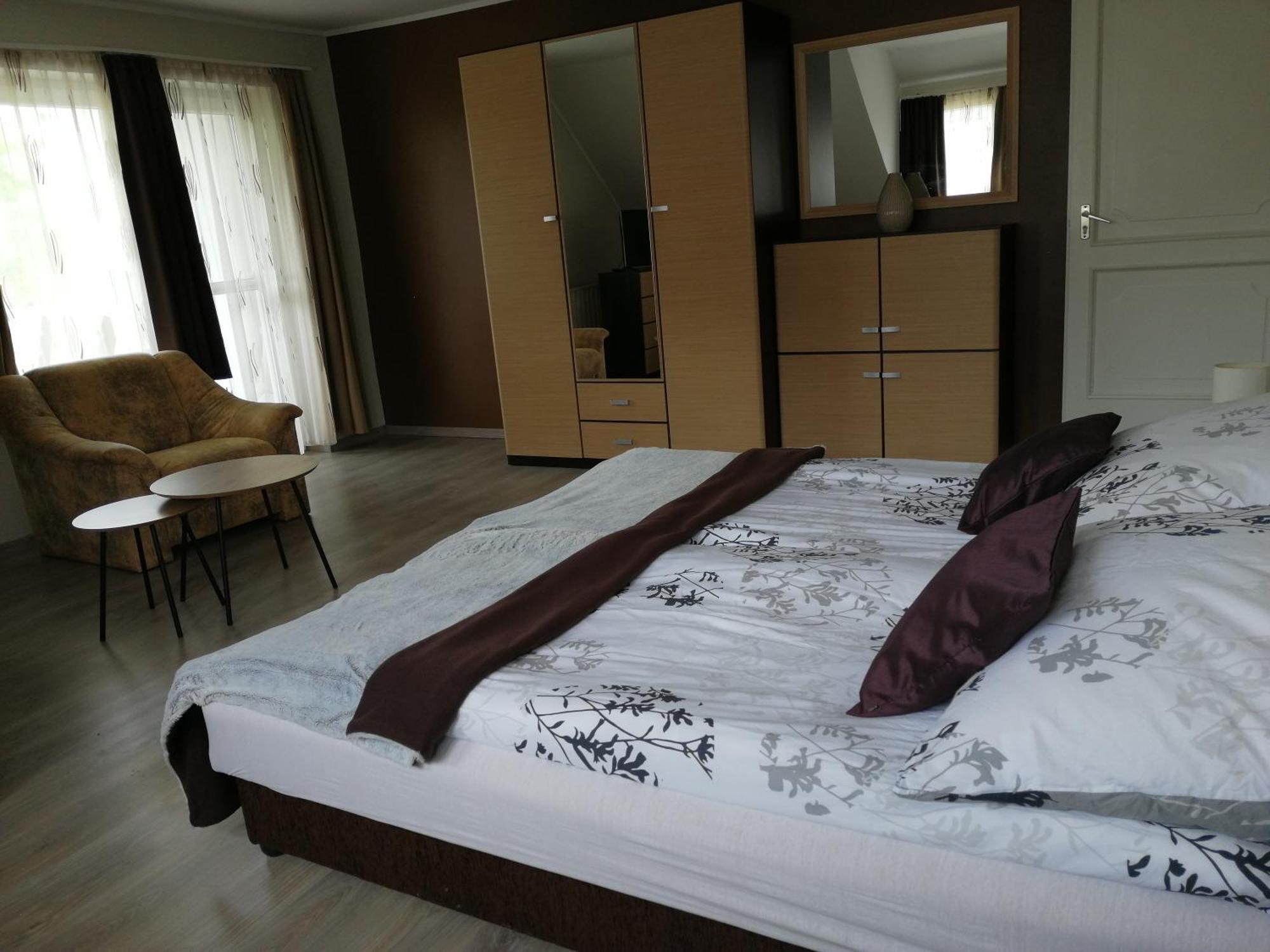 Betti Vendeghaz Apartment ออลโชปาโฮค ภายนอก รูปภาพ