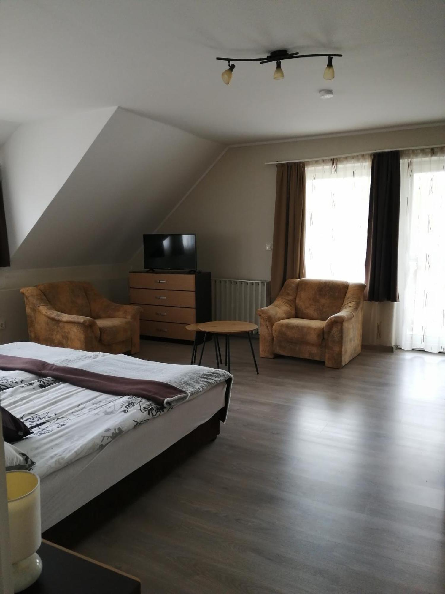 Betti Vendeghaz Apartment ออลโชปาโฮค ภายนอก รูปภาพ